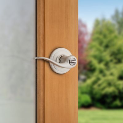 Kwikset Satin Nickel Keyed Lever Door Handle with Lock, Reversible, Pick  Resistant Smartkey Security - For Front Doors and Bedrooms